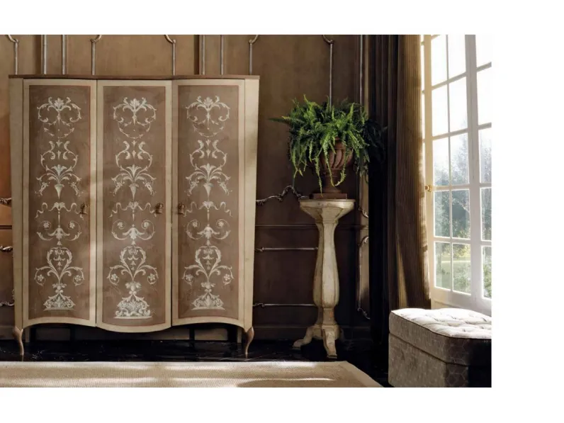 Armadio con ante battenti in legno intarsiato Art 2593 di Vittorio Grifoni