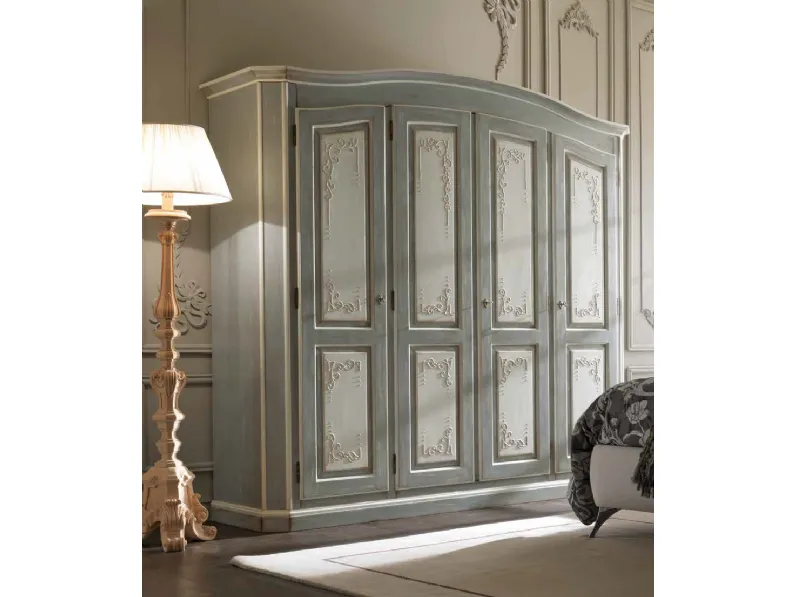 Armadio con ante battenti in legno con decori intagliati Art 2613 di Vittorio Grifoni