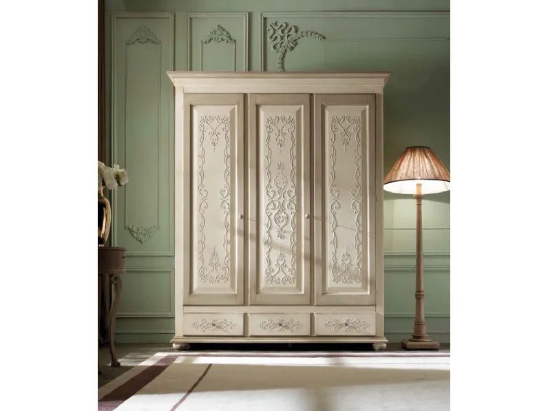 Armadio con ante battenti in legno decorato con intagli Art 2615 di Vittorio Grifoni