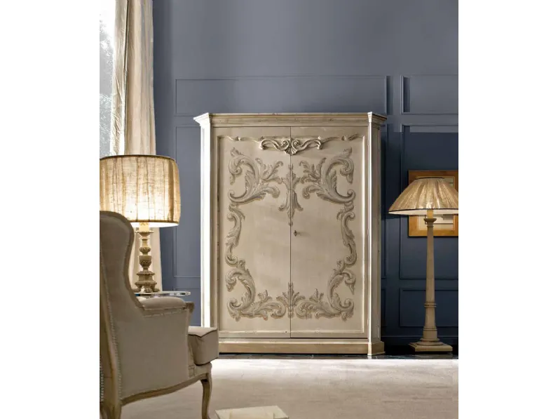 Armadio con ante battenti in legno decorato e intagliato Art 2619 di Vittorio Grifoni