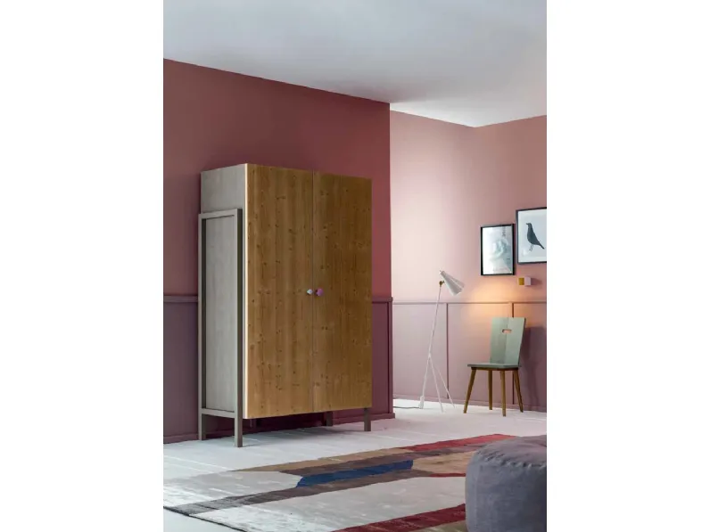 Armadio con due ante battenti in legno massello Argon di Callesella