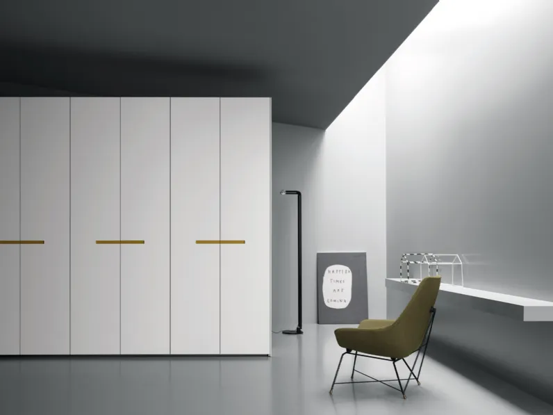 Armadio con ante battenti Aria Grafica di Kristalia