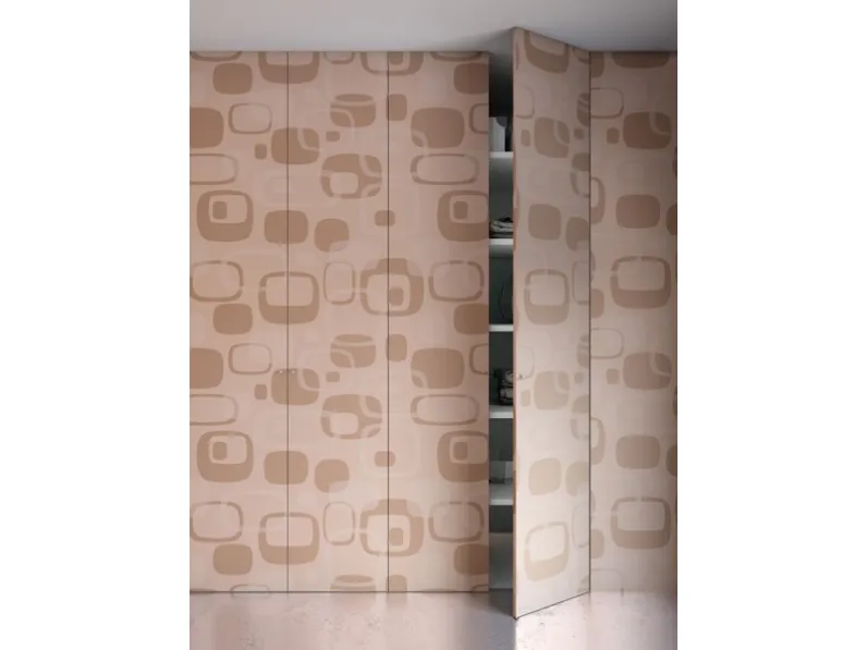 Armadio Ante Battenti 02 rivestito con carta da parati di Pozzi Armadi