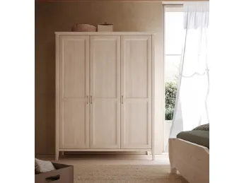 L'armadio Tabià di Scandola è un esempio di design contemporaneo che unisce eleganza e funzionalità.