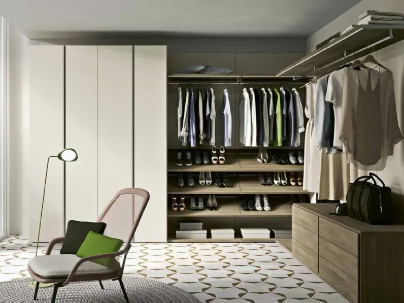 Cabina Armadio System finitura Olmo Cenere con tubi e staffe in alluminio bronzato di Archimede