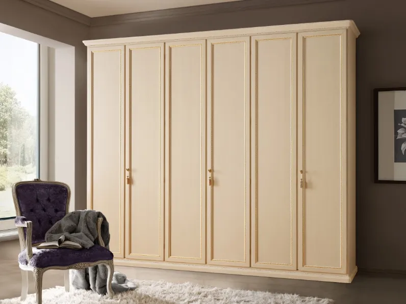 Armadio Capitol finitura patinato Magnolia di Ferretti e Ferretti