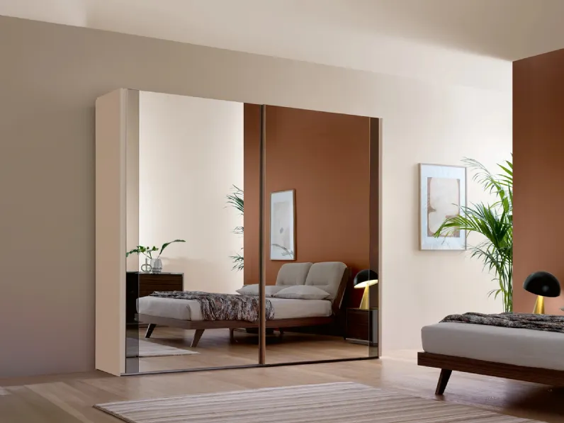 Armadio Cascata in laccato con ante a specchio di Le Fablier