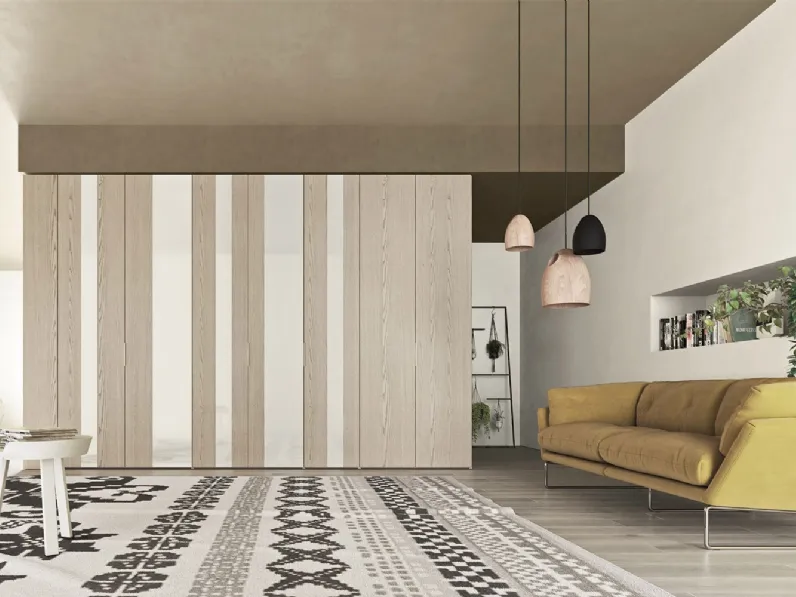 Armadio con ante battenti City in legno di Frassino e pannelli in vetro laccato Bianco di Ballancin