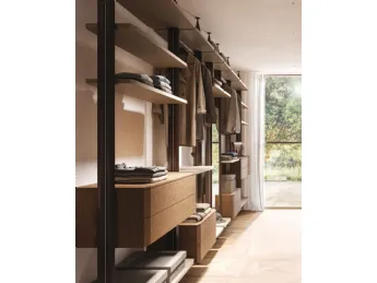 La cabina armadio Climb 02 di Tumidei offre una soluzione elegante e funzionale per l'organizzazione