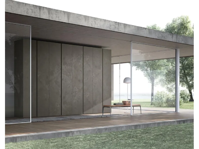 Armadio con ante battenti Comp 334 in finitura spatolato quarzo di Mobilgam