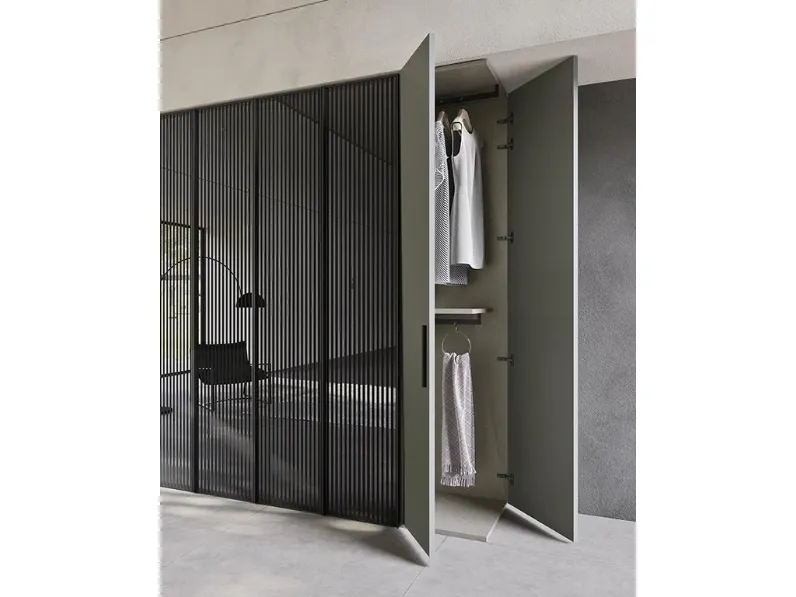 Armadio con ante battenti Comp N22 in laccato e vetro di Mobilgam