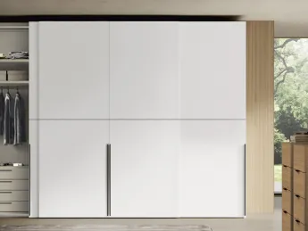 L'armadio Concreta W124 di Colombini Casa unisce design moderno e funzionalità per un soggiorno eleg