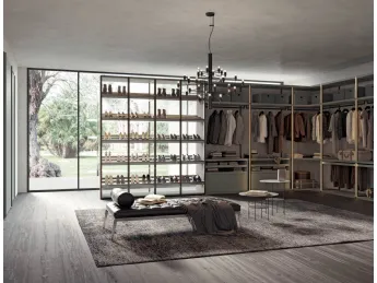 La cabina armadio Cristal 12 di Tumidei è un sistema modulare elegante e funzionale, progettato per 