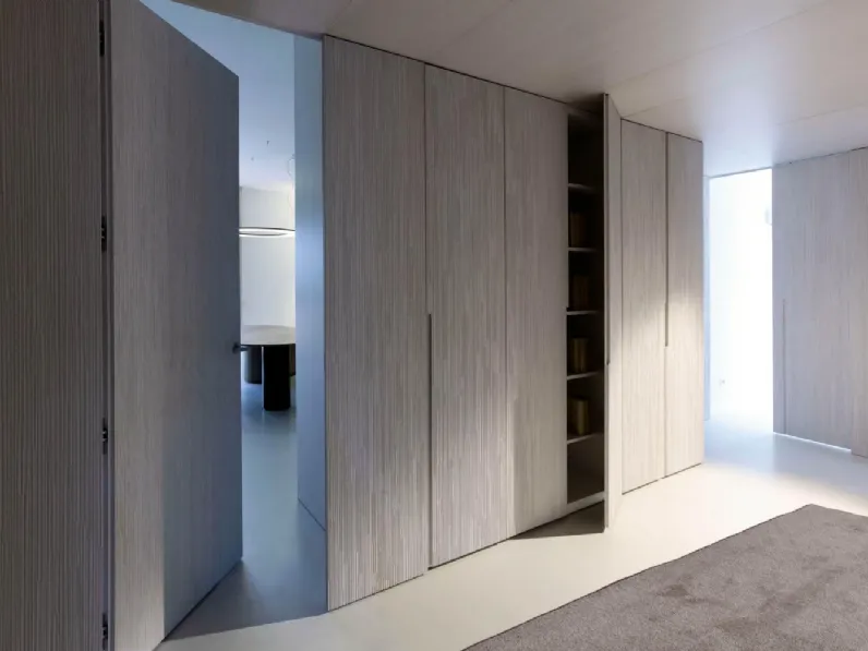 Armadio con anta battente, su misura in legno scolpito Decor di Laura Meroni