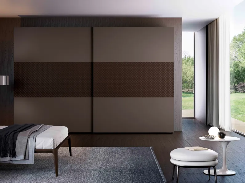 Armadio con ante scorrevoli Diamante finitura laccato e legno di Olivieri