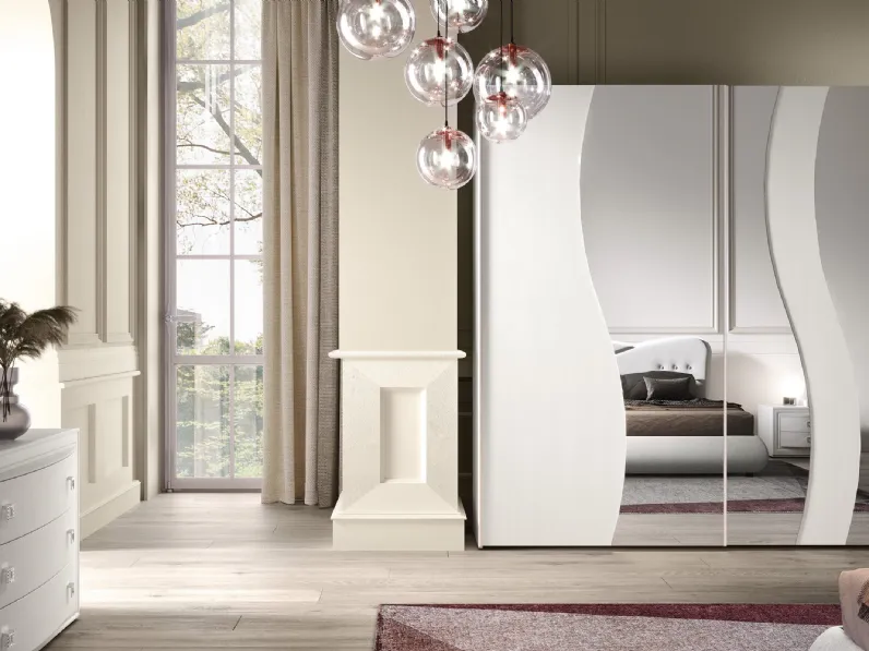 Armadio con ante scorrevoli Dolly in frassino e specchio di Adriatica