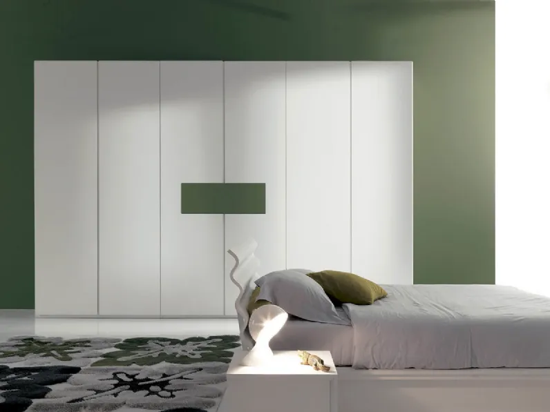 Armadio di design con porta tv estraibile in laccato bianco e verde di Fimar