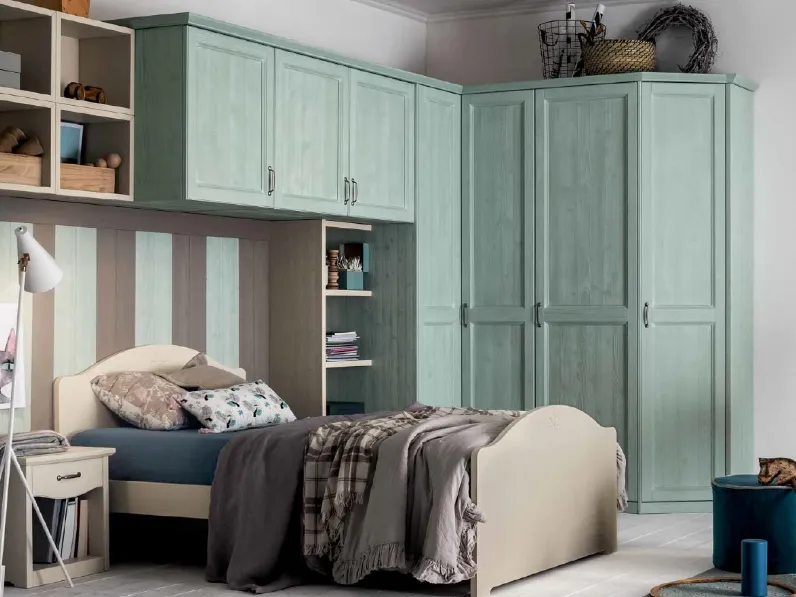 Armadio con ante battenti angolare a ponte in legno massello Brio di Callesella