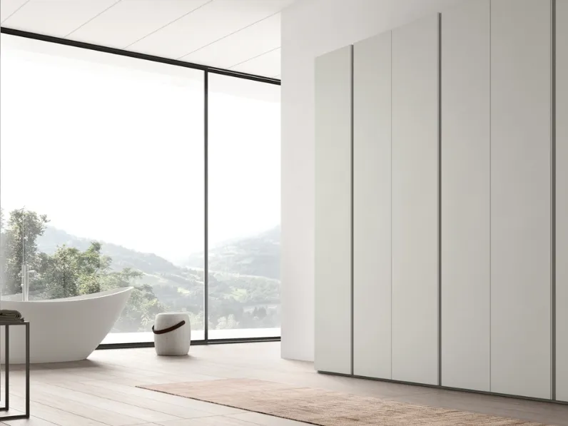 Armadio con anta battente in laccato bianco opaco Facile Gola di Maronese Acf