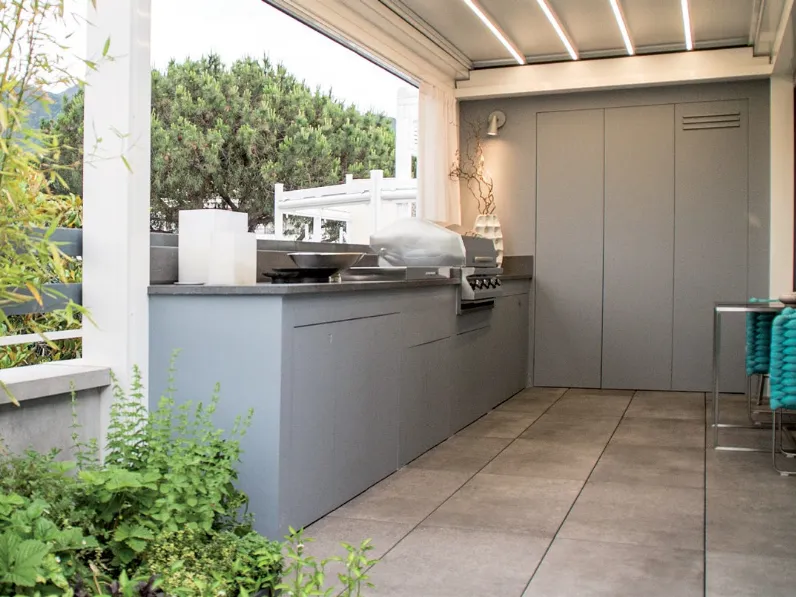 Armadio per esterni in alluminio con ante battenti Fantasmino di RasoParete