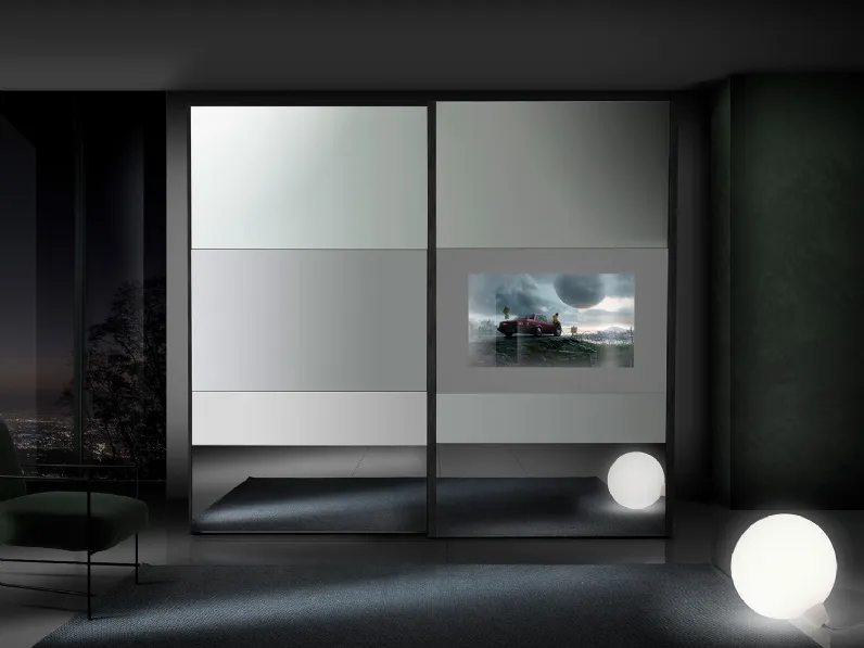Armadio Fantasy con ante a specchio fumé e TV integrata di Mobil Più