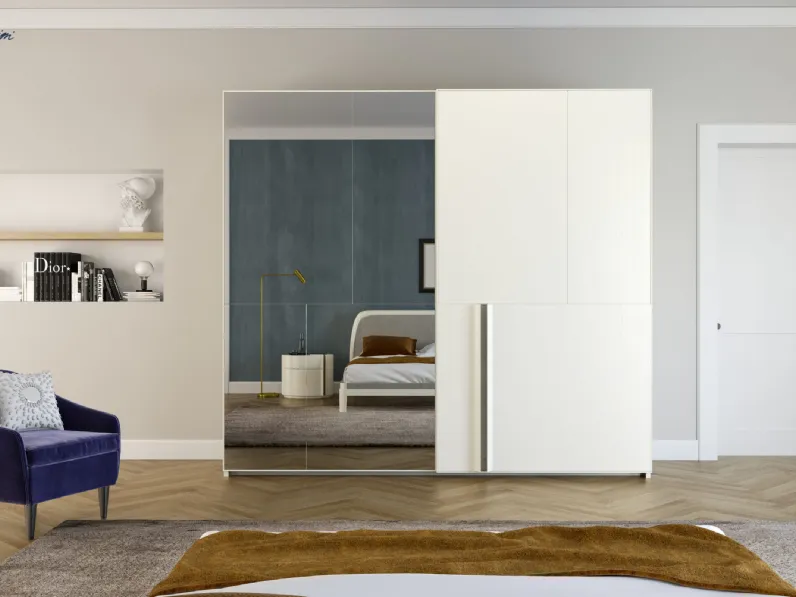 Armadio con ante scorrevoli in frassino con specchio Jacqueline di Fazzini