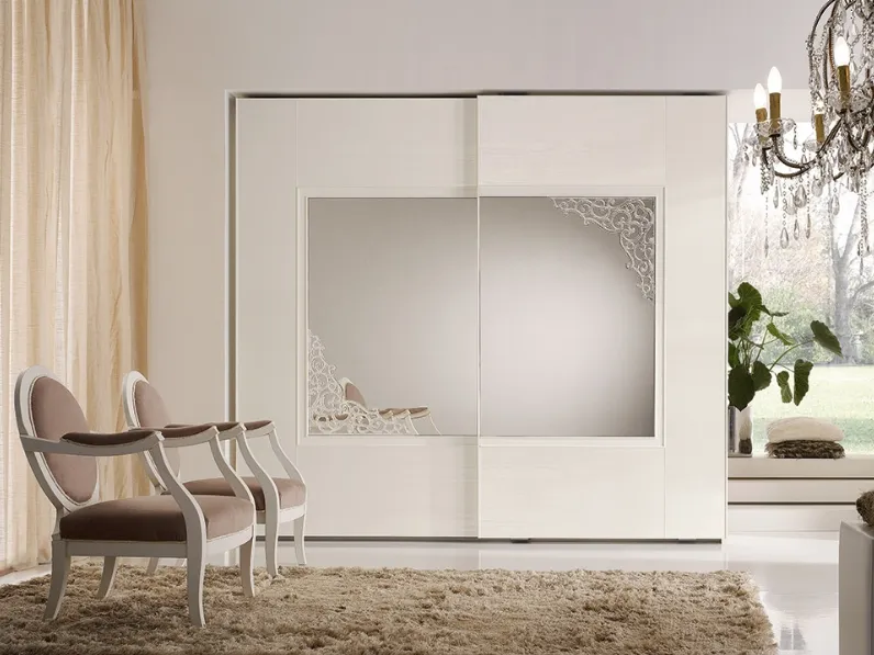 Armadio con ante scorrevoli Andromeda in Frassino laccato Bianco Panna e specchio di Ferretti e Ferretti
