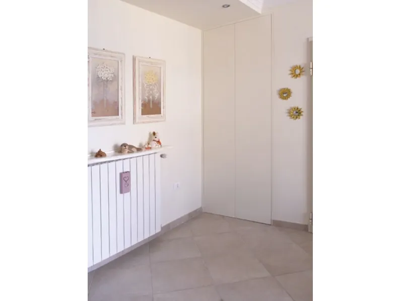 Armadio con ante battenti in MDF laccato bianco Fil Zero di RasoParete