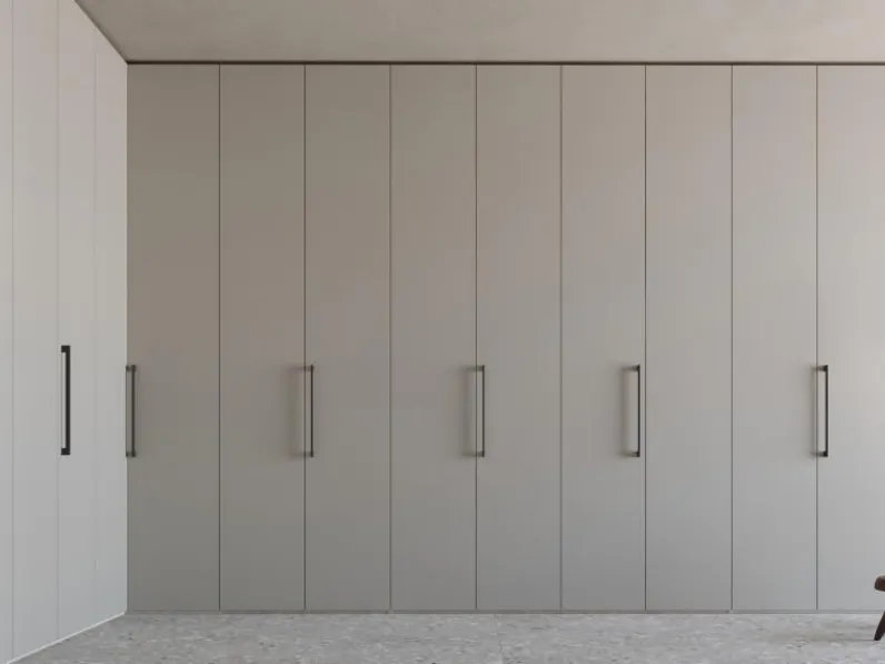 Armadio angolare con ante battenti in Bianco Seta nobilitato Saks di Giessegi