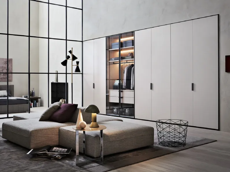 Armadio con ante battenti Gliss Master Grip in laccato opaco e vetro di Molteni & C