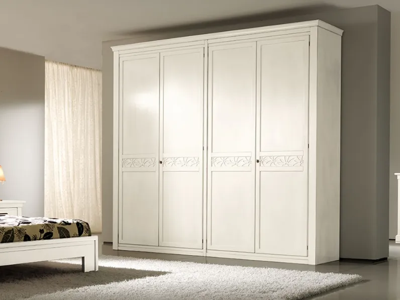 Armadio con ante battenti I Petali in legno laccato con inserto traforato di Betamobili