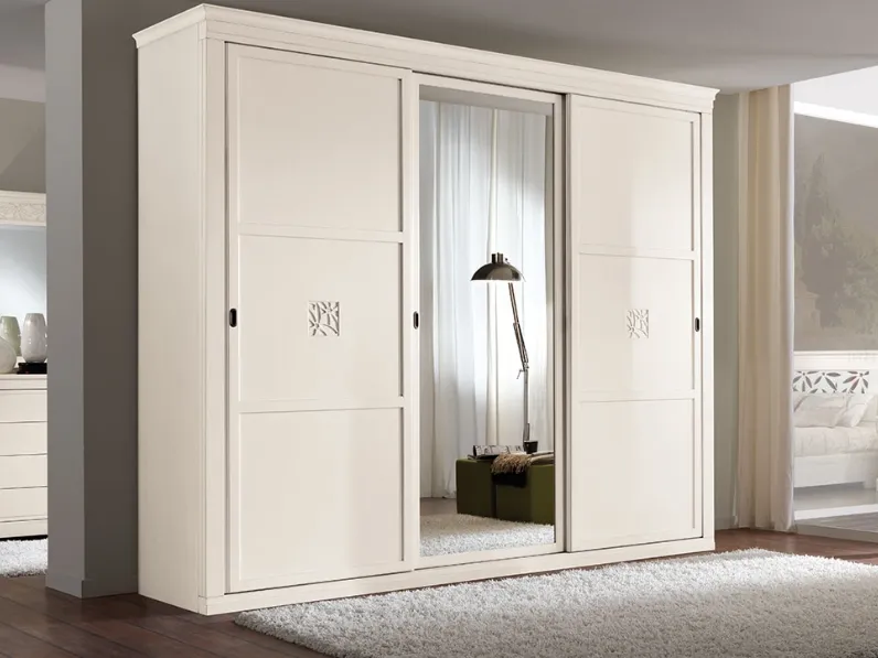 Armadio con ante scorrevoli I Petali in Legno laccato bianco con formella intarsiata e specchio centrale di Betamobili