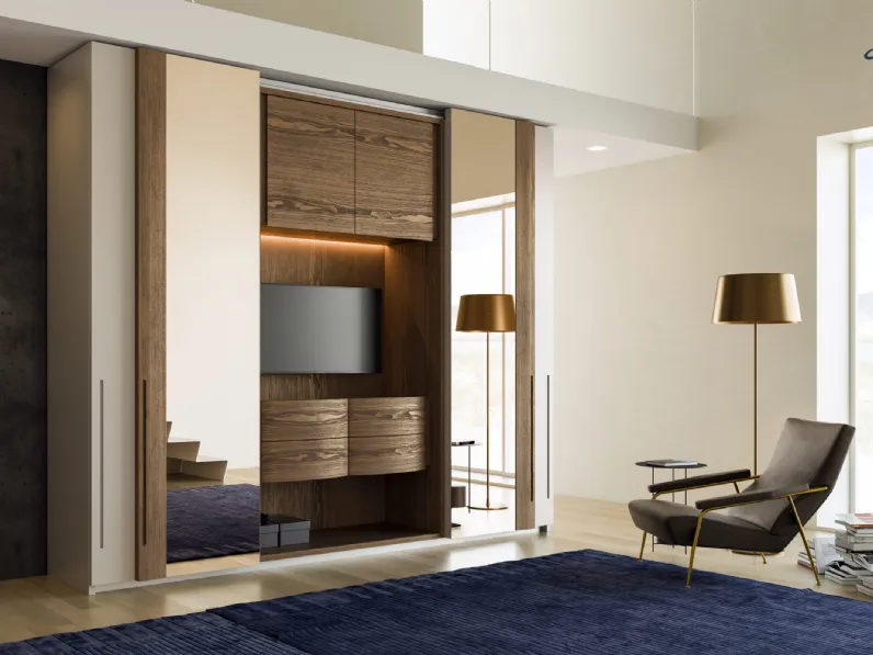 Armadio con ante scorrevoli in laccato, frassino e specchi con vano porta TV Jolly più TV di Fazzini