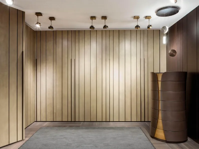 Armadio in legno laccato con finitura speciale Line di Laura Meroni