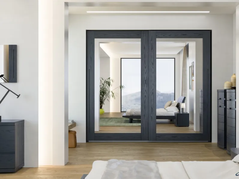 Armadio con due ante scorrevoli a specchio con cornice in legno Lekurve di Fazzini