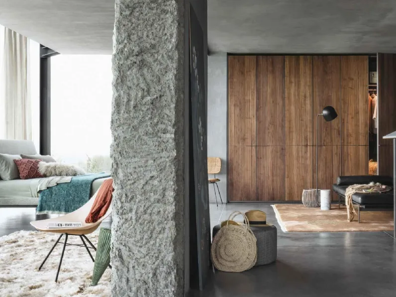 Armadio con anta battente in legno massello Seryasse di Lema