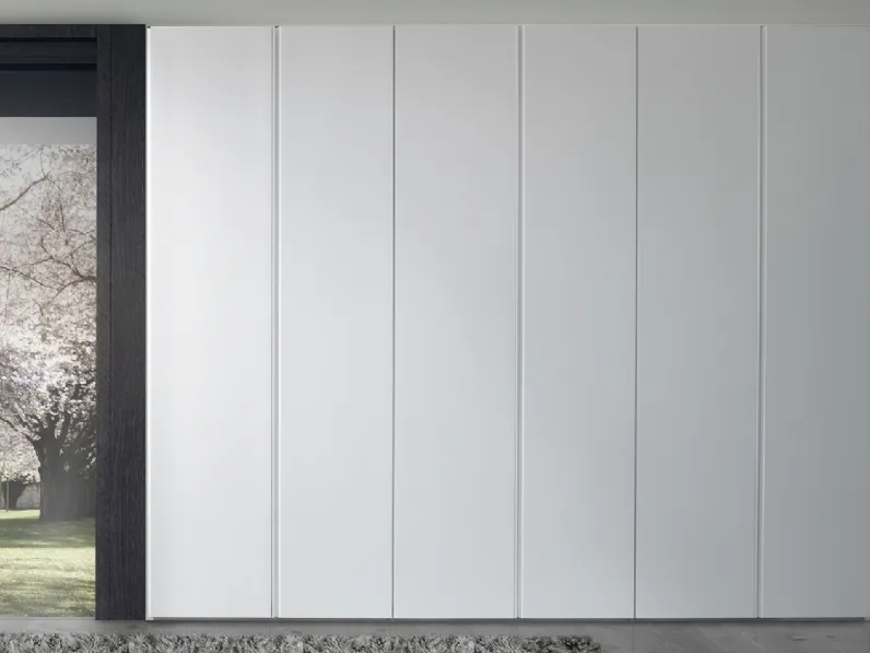 Armadio con ante battenti Level finitura laccato Bianco opaco di Linegianser