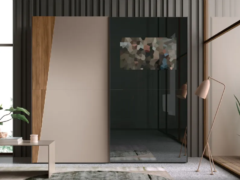 Armadio con ante scorrevoli Like in legno, vetro laccato e specchi di Adriatica