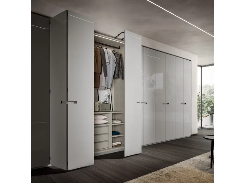 Armadio con ante a pacchetto Sincro in laccato Cenere di Veneran