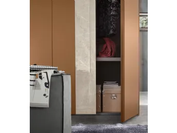 L'armadio battente Step Decor di Maronese definisce gli spazi con eleganza.