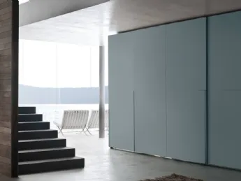 L'armadio scorrevole Step Mid di Maronese unisce design essenziale e funzionalità.