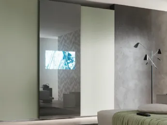L'armadio con TV Wallblog di Maronese è un elegante mobile da notte che integra lo spazio televisivo