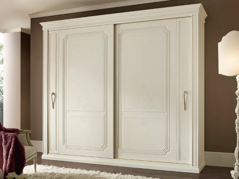 Armadio Marte finitura Bianco Antico patinato con decori Carta Zucchero di Ferretti e Ferretti
