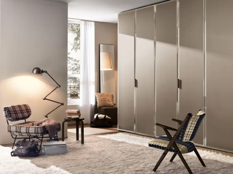 Armadio con ante battenti Brillanta in vetro acidato verniciato di Misuraemme