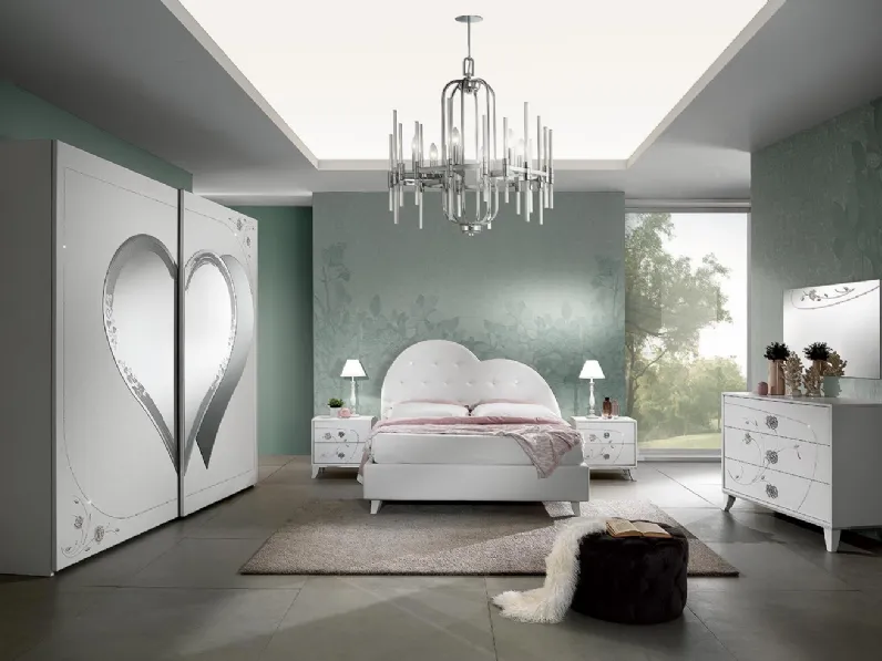 Armadio ad ante scorrevoli con inserto a specchio a forma di cuore Nancy di Mobil Più