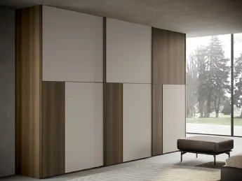 L'armadio Mosaico N121 di Colombini Casa è un mobile essenziale dal design pulito e lineare.