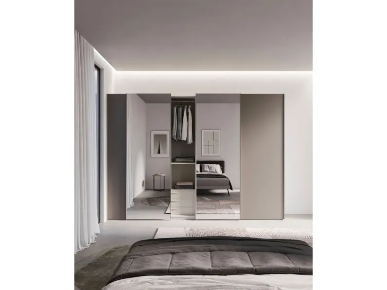 Armadio Night 48 con ante scorrevoli finitura Platino e Specchio di Nardi Interni