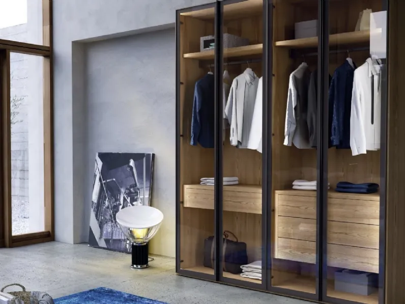 Armadio Nova Show finiture Argilla e Metal Black con ante in vetro di Imba Srl