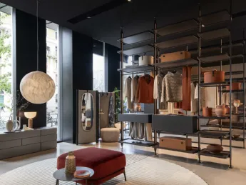La cabina armadio Dedalo di Novamobili unisce design e funzionalità per ottimizzare gli spazi.
