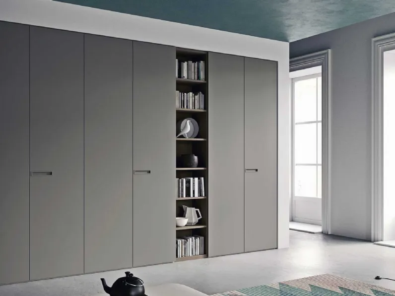Armadio con ante battenti Piana su Misura laccato opaco Fango con modulo libreria a giorno di Archimede